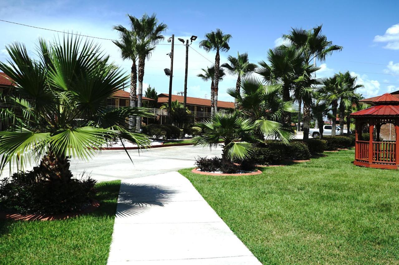 Savannah Inn And Suites Savannah Port Area Exterior photo