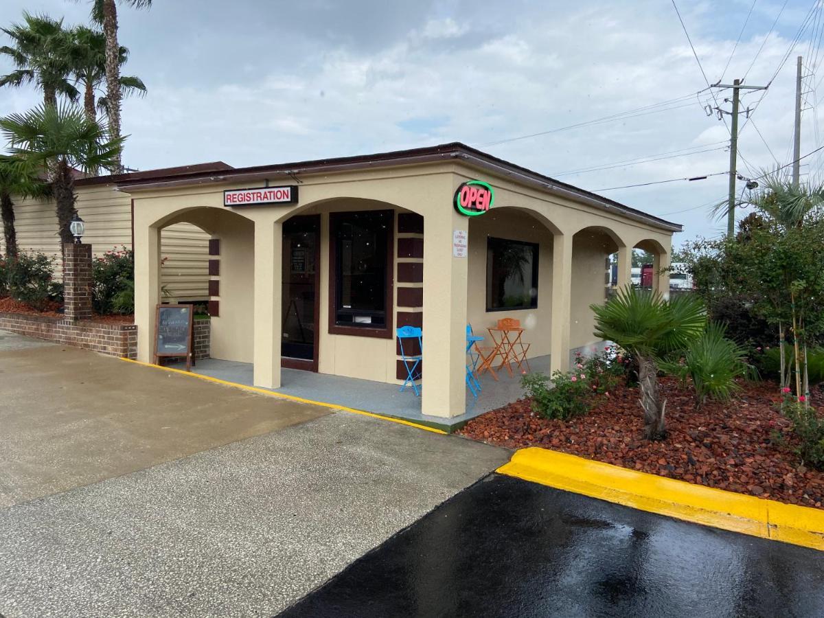 Savannah Inn And Suites Savannah Port Area Exterior photo