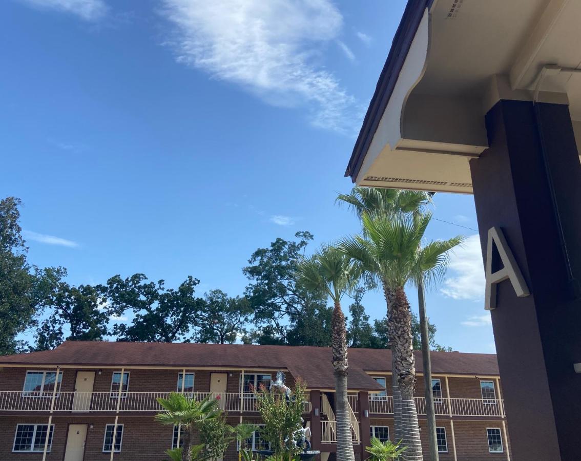 Savannah Inn And Suites Savannah Port Area Exterior photo