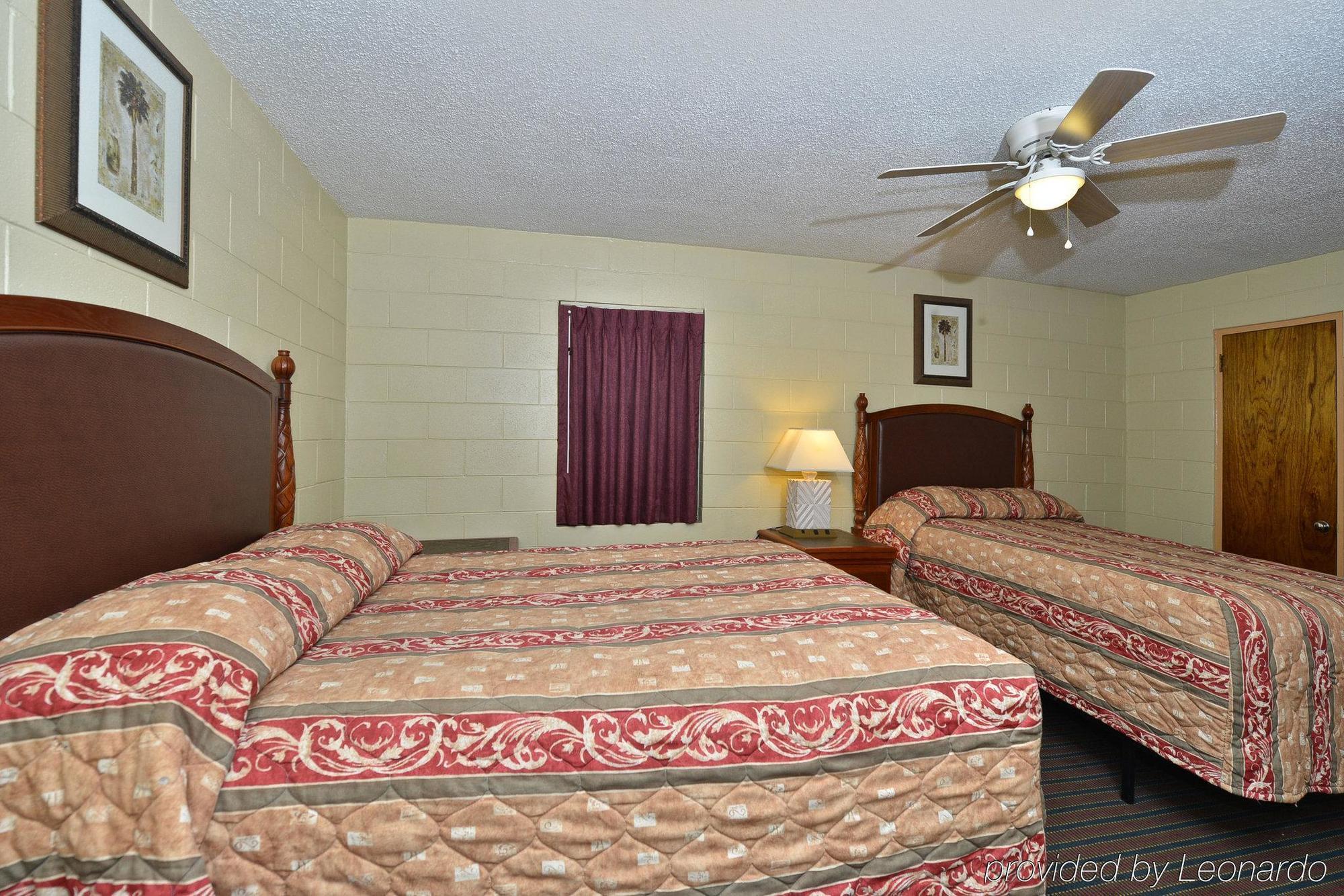Savannah Inn And Suites Savannah Port Area Exterior photo