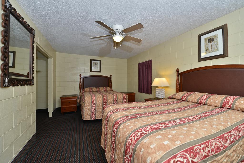 Savannah Inn And Suites Savannah Port Area Room photo