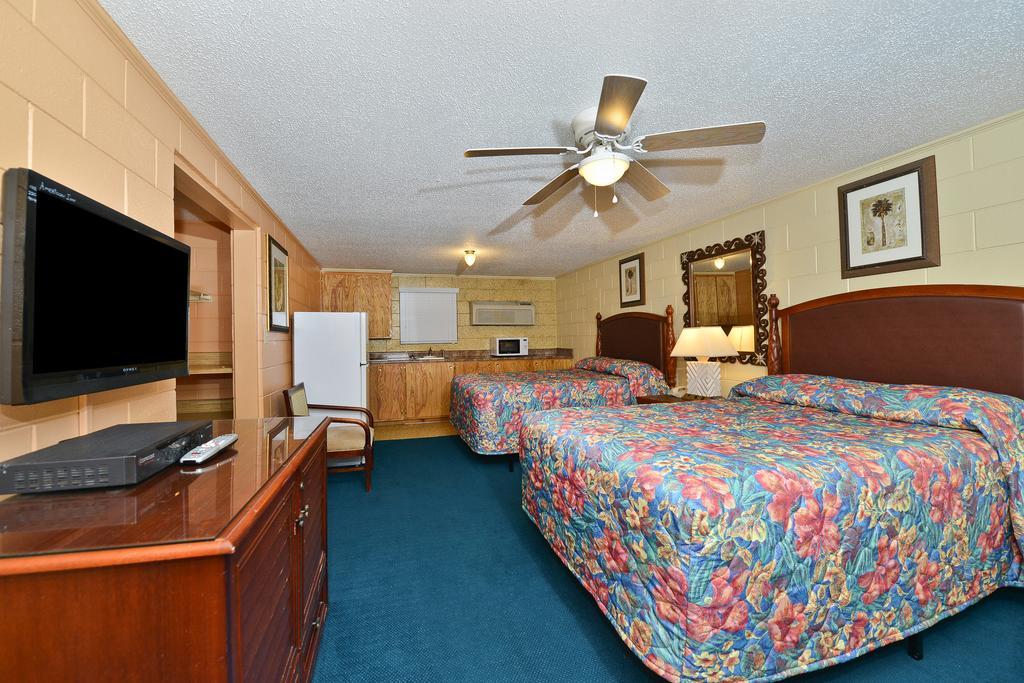 Savannah Inn And Suites Savannah Port Area Room photo