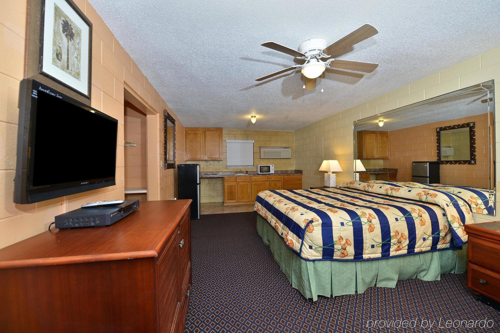 Savannah Inn And Suites Savannah Port Area Exterior photo