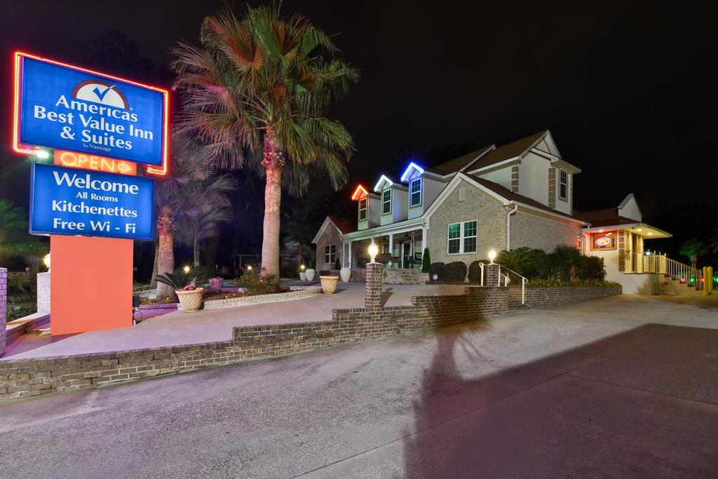 Savannah Inn And Suites Savannah Port Area Exterior photo