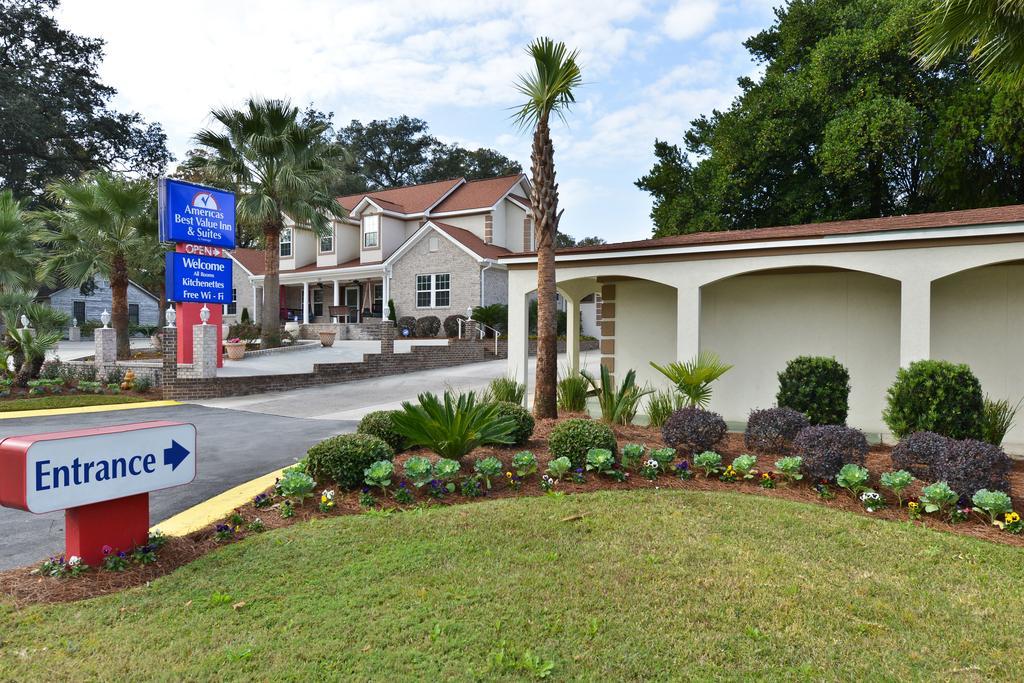 Savannah Inn And Suites Savannah Port Area Exterior photo