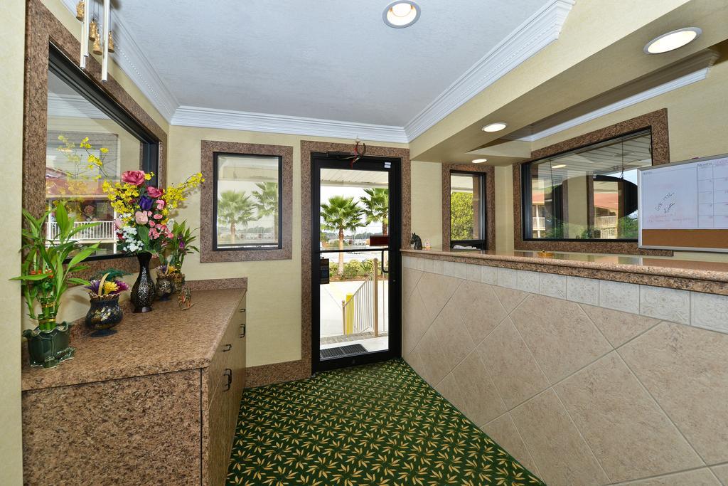 Savannah Inn And Suites Savannah Port Area Interior photo